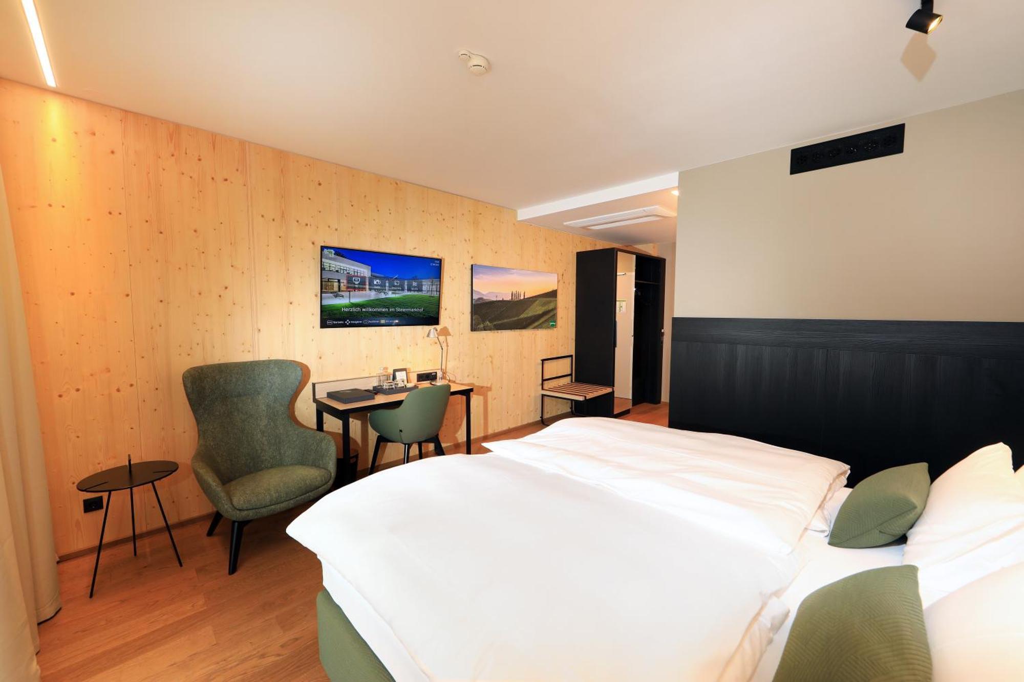 Hotel Steiermarkhof Graz - Aus Holz Gebaut, Von Huegeln Gekuesst Eksteriør bilde